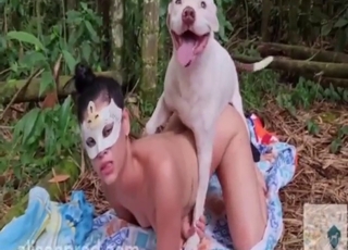 صور إباحية لحيوانات أليفة مع امرأة سمراء تحب ممارسة الجنس الشرجي مع الكلاب